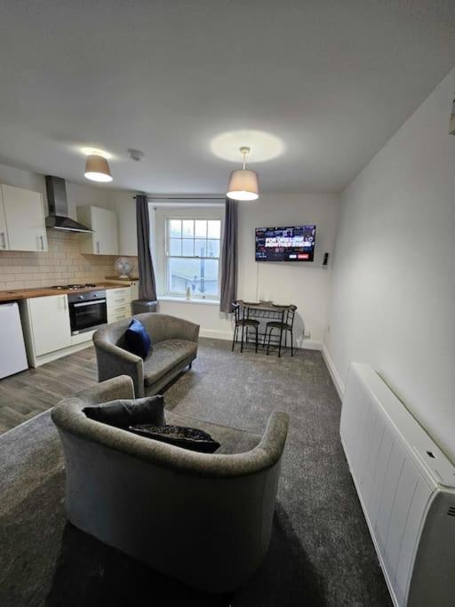 Fully Equipped Kitchen, Double Room Neath Zewnętrze zdjęcie