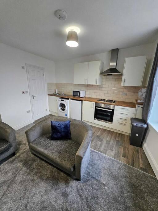 Fully Equipped Kitchen, Double Room Neath Zewnętrze zdjęcie